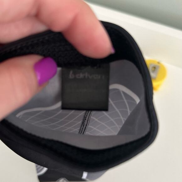 B Driven Youth Large Black/white/gray compression sleeve - Picture 5 of 11